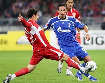 并承认自己, 蒂时期围绕