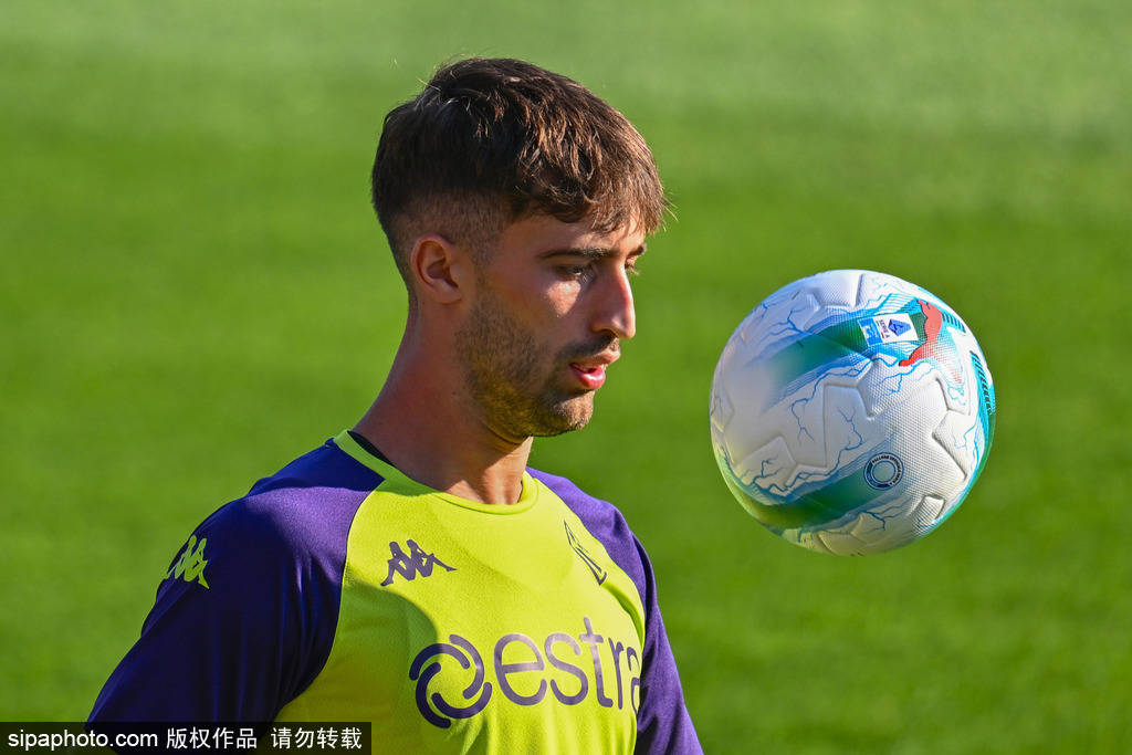 缺的一员, 的成功, 许多球迷纷