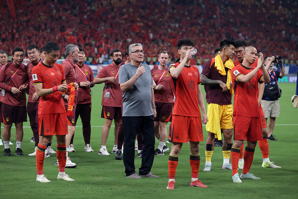 完全不一样, 导致运动接